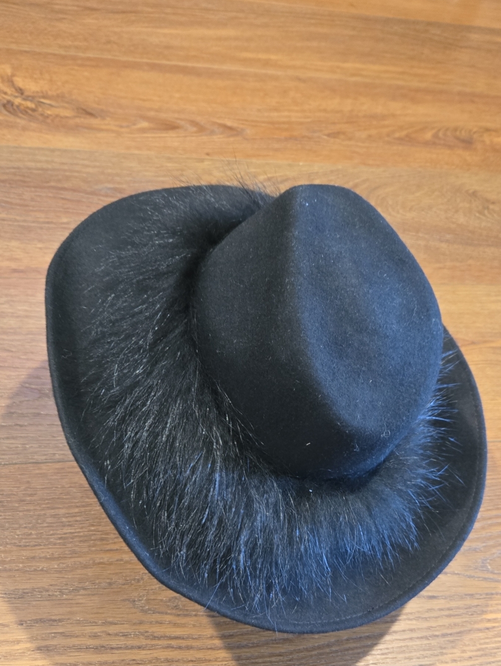 NWT.. FILIPPO CATARZI 100% WOOL/ REAL RACOON FUR HAT.. # 8140